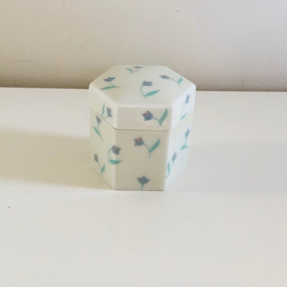 Porcelain Floral Print Small Jewelry Box - Picture 9 of 9